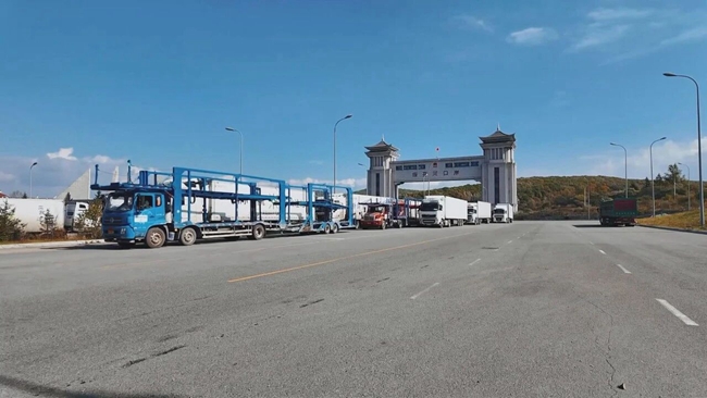 绥芬河公路口岸高效应对货运高峰多措并举保障跨境通道畅通