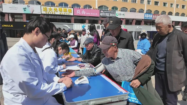 义诊暖边城,健康护民生
