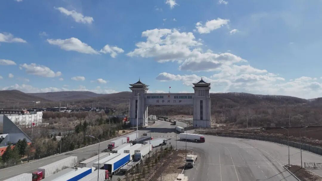 【开放发展跃升计划·贸易领先赋能行动】绥芬河公路口岸进出境货运车辆突破10万辆次